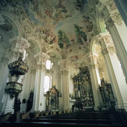 Rokoko-Innenraum der Kirche, begonnen 1727